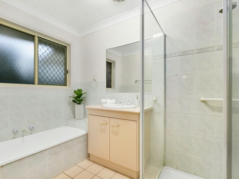 13 Gwynne Street, Wynnum West QLD 4178