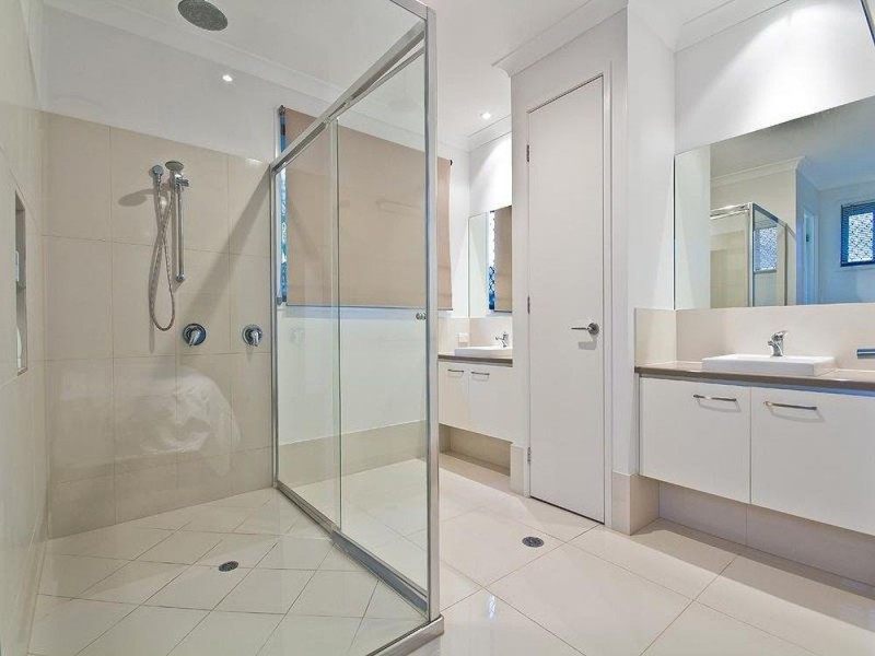 36 Higgs Circuit, Wynnum West QLD 4178