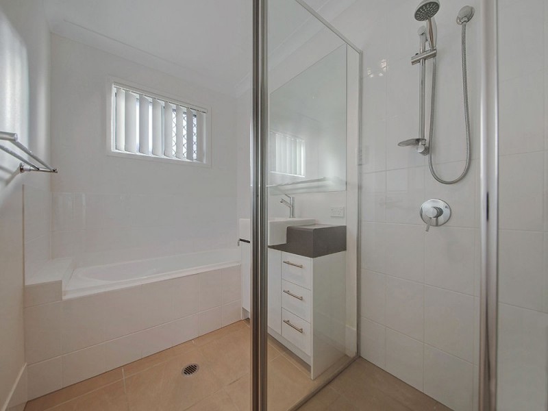 11 Coralie Avenue, Wynnum West QLD 4178
