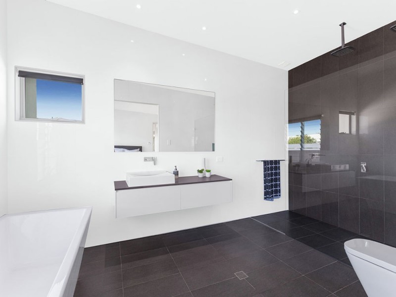 243 Wynnum Esplanade, Wynnum QLD 4178