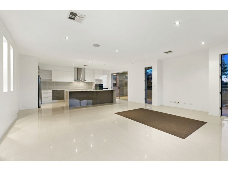 11 Whatmore Place, Manly West QLD 4179