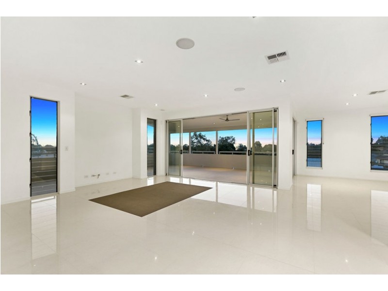 11 Whatmore Place, Manly West QLD 4179