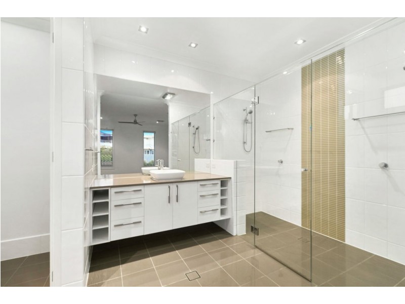 11 Whatmore Place, Manly West QLD 4179