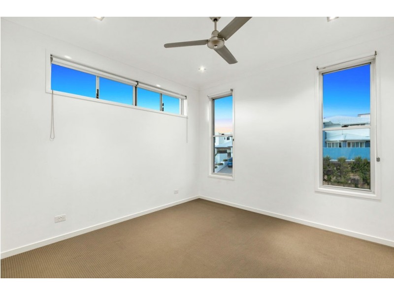 11 Whatmore Place, Manly West QLD 4179