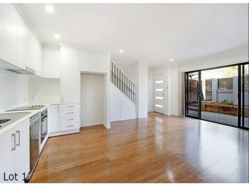 3/7 Worthing St, Wynnum QLD 4178