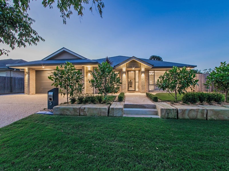 5 Sylvateere Cr, Wakerley QLD 4154