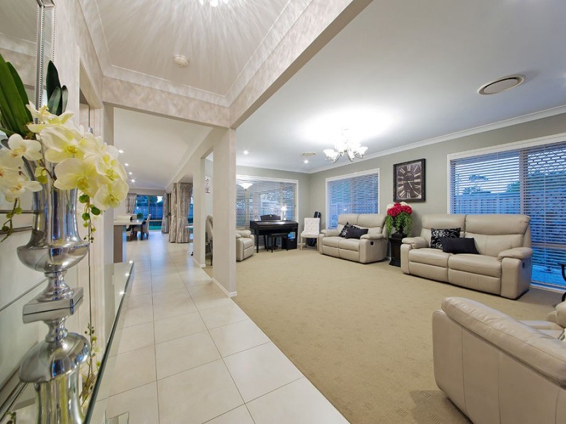 5 Sylvateere Cr, Wakerley QLD 4154