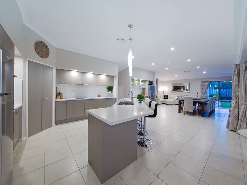 5 Sylvateere Cr, Wakerley QLD 4154