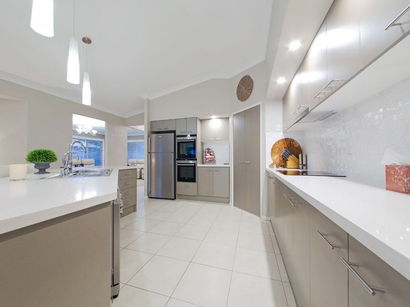 5 Sylvateere Cr, Wakerley QLD 4154