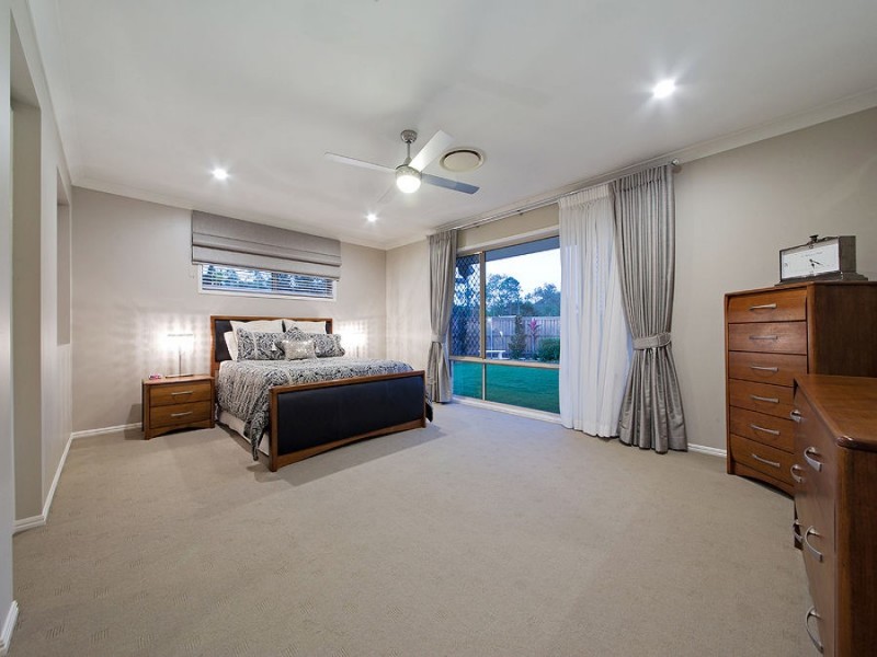 5 Sylvateere Cr, Wakerley QLD 4154