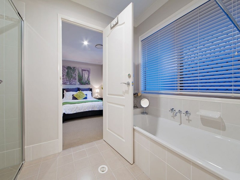 5 Sylvateere Cr, Wakerley QLD 4154