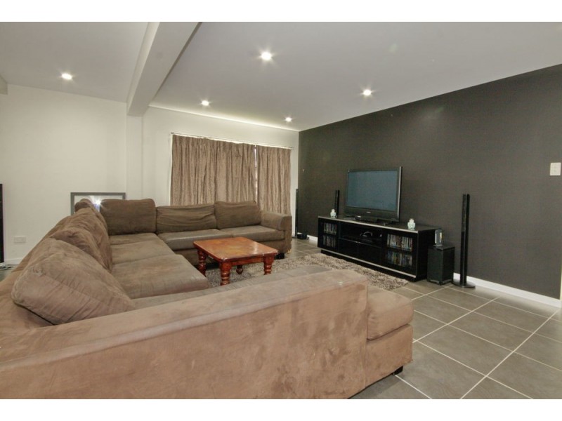 121 Crawford Rd, Wynnum West QLD 4178