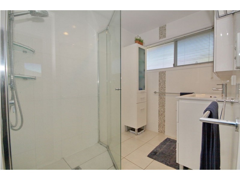 121 Crawford Rd, Wynnum West QLD 4178