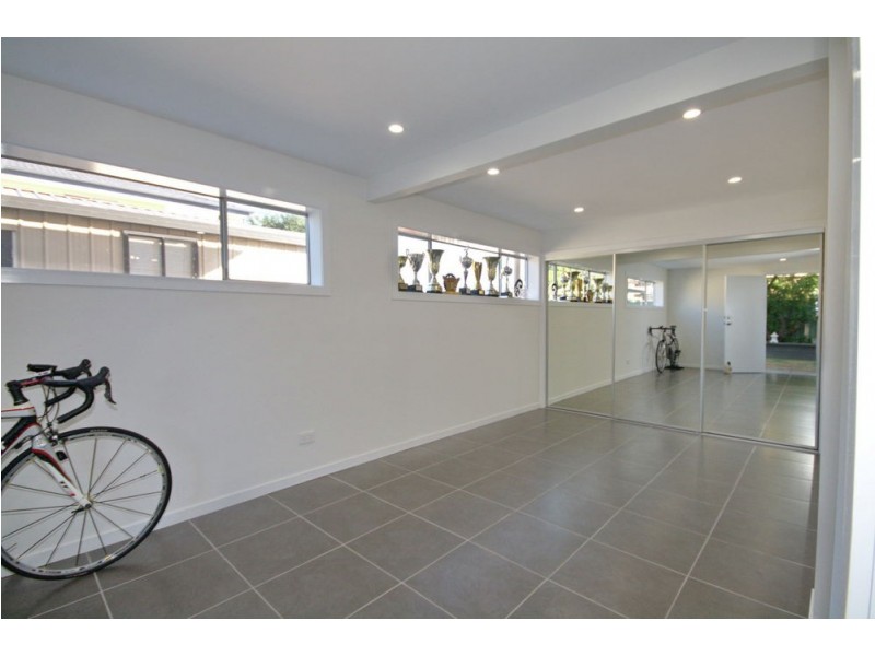 121 Crawford Rd, Wynnum West QLD 4178