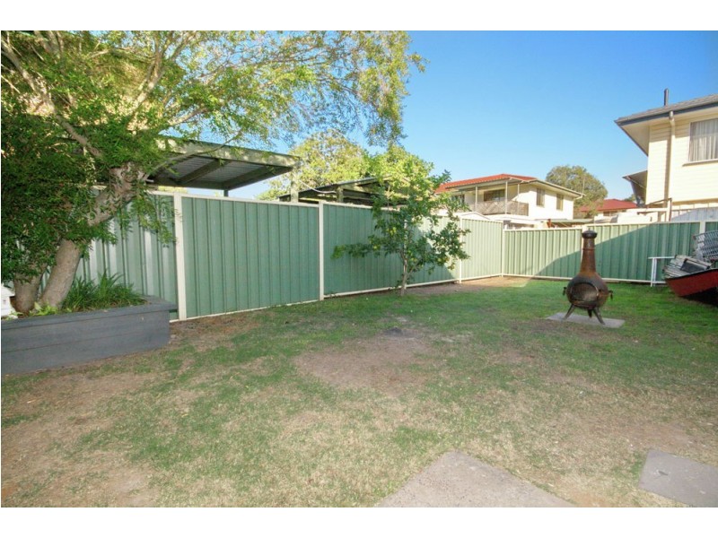 121 Crawford Rd, Wynnum West QLD 4178
