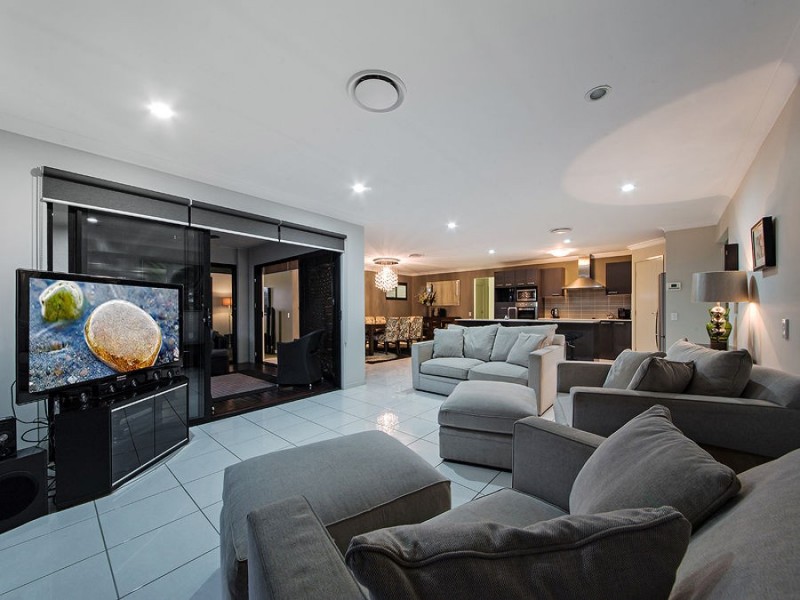 7 Amalia St, Birkdale QLD 4159