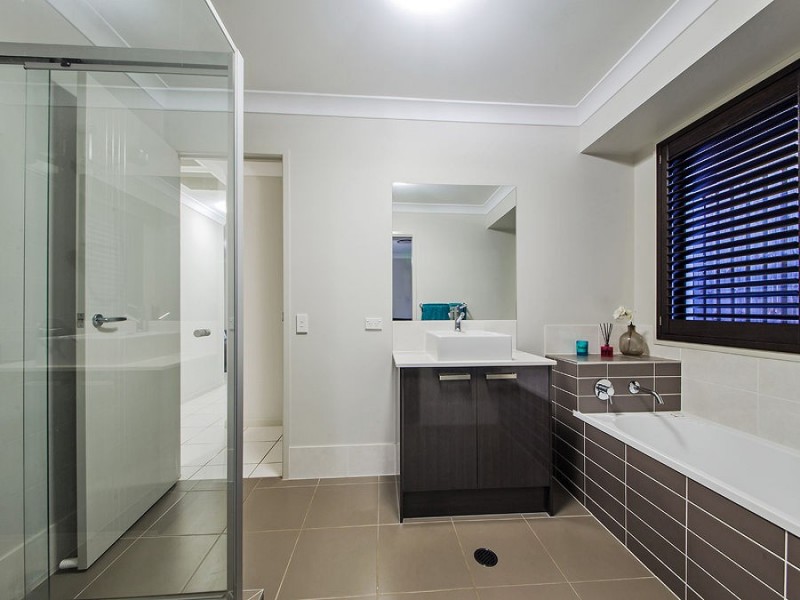 7 Amalia St, Birkdale QLD 4159
