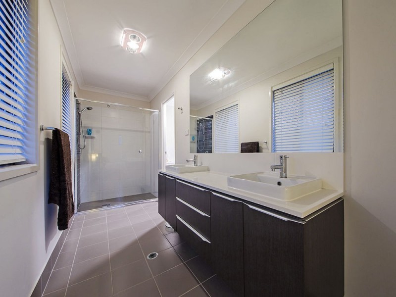 64 Kamarin Street, Manly West QLD 4179