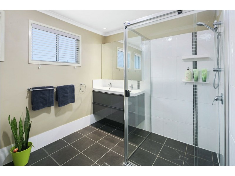 35 Wood Street, Manly QLD 4179