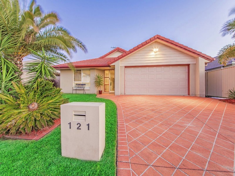 121 Ropley Road, Wynnum West QLD 4178
