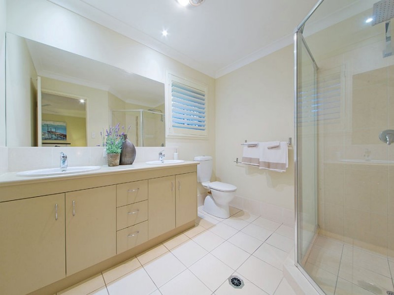 121 Ropley Road, Wynnum West QLD 4178