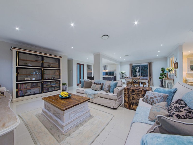 1 Feathertail Pl, Gumdale QLD 4154
