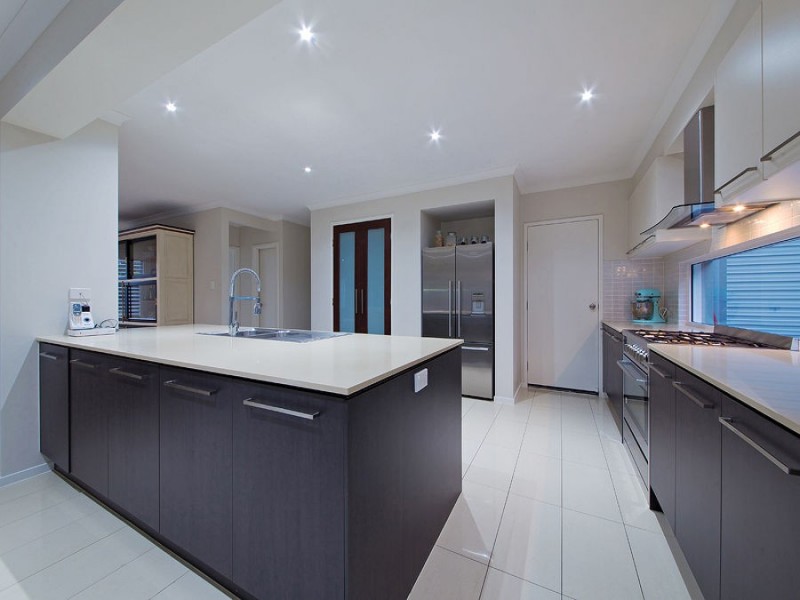1 Feathertail Pl, Gumdale QLD 4154