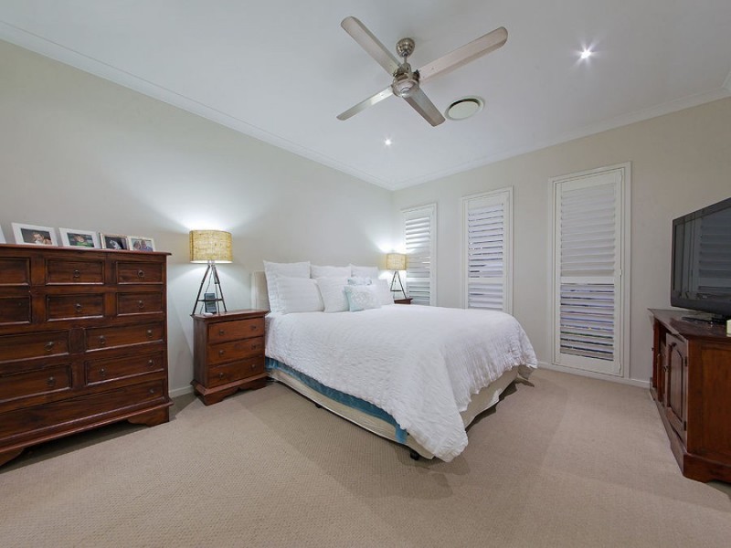 1 Feathertail Pl, Gumdale QLD 4154
