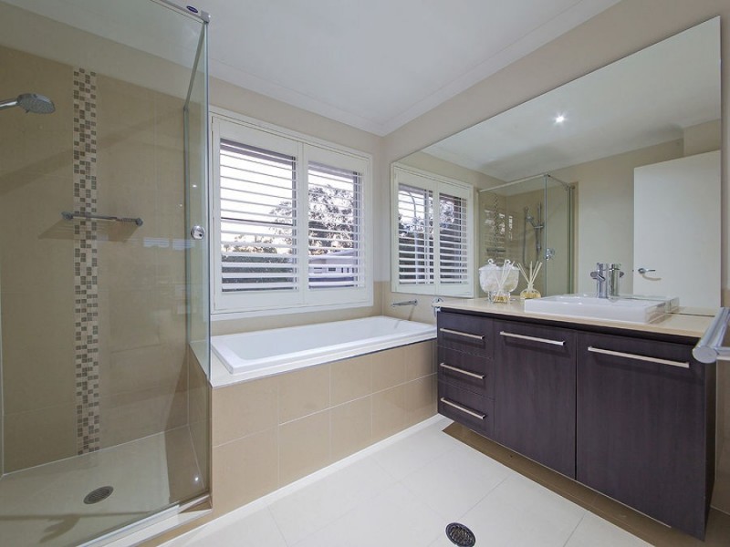 1 Feathertail Pl, Gumdale QLD 4154