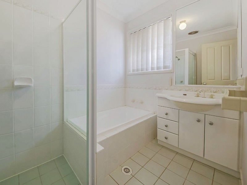 2/1 Belgarah Pl, Carina QLD 4152