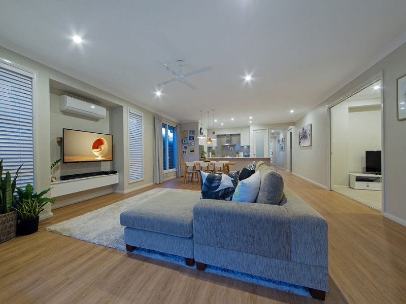 11 Harrogate Place, Gumdale QLD 4154