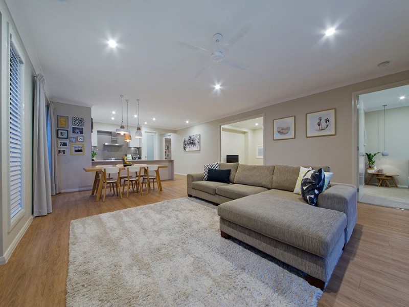 11 Harrogate Place, Gumdale QLD 4154