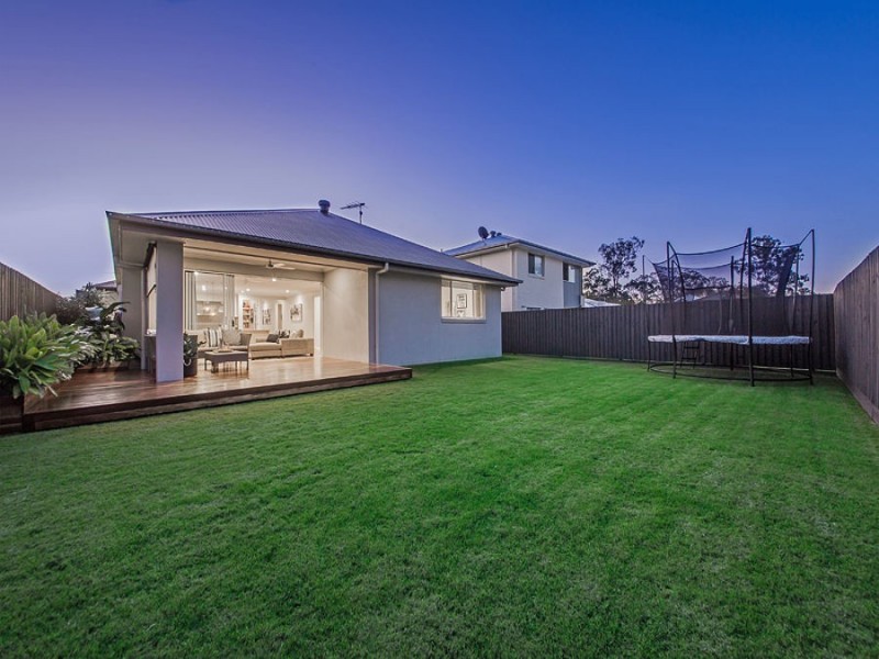 11 Harrogate Place, Gumdale QLD 4154