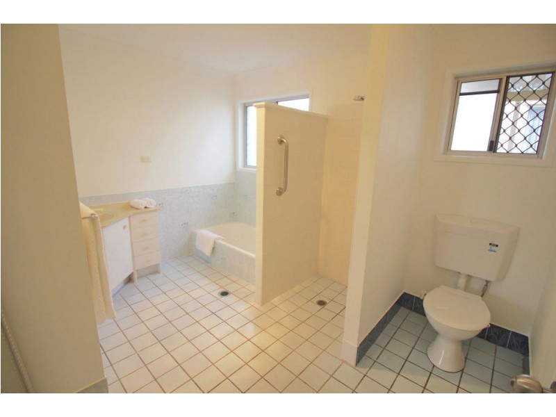 137 Henry St, Wynnum QLD 4178