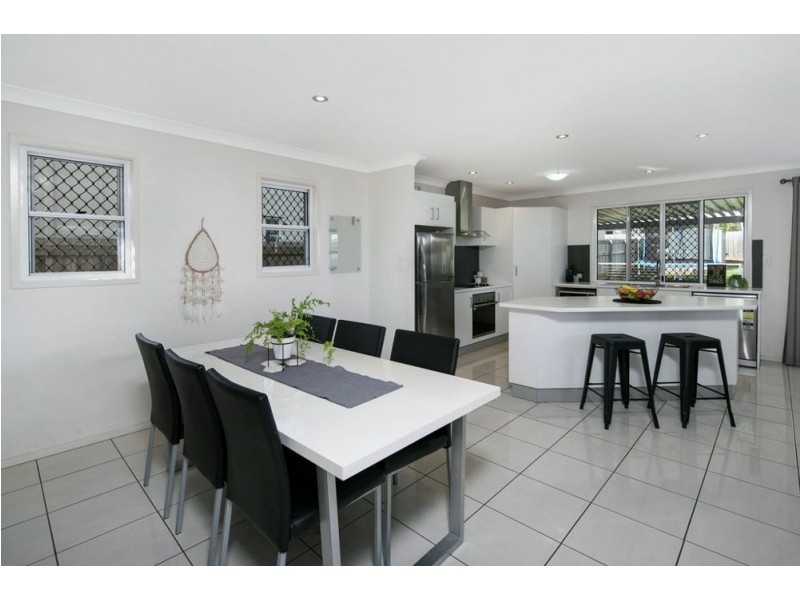 32 Wondall Road, Manly West QLD 4179