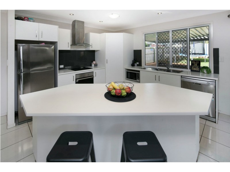 32 Wondall Road, Manly West QLD 4179