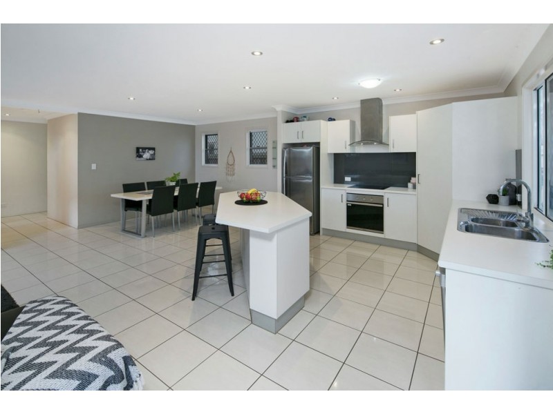 32 Wondall Road, Manly West QLD 4179