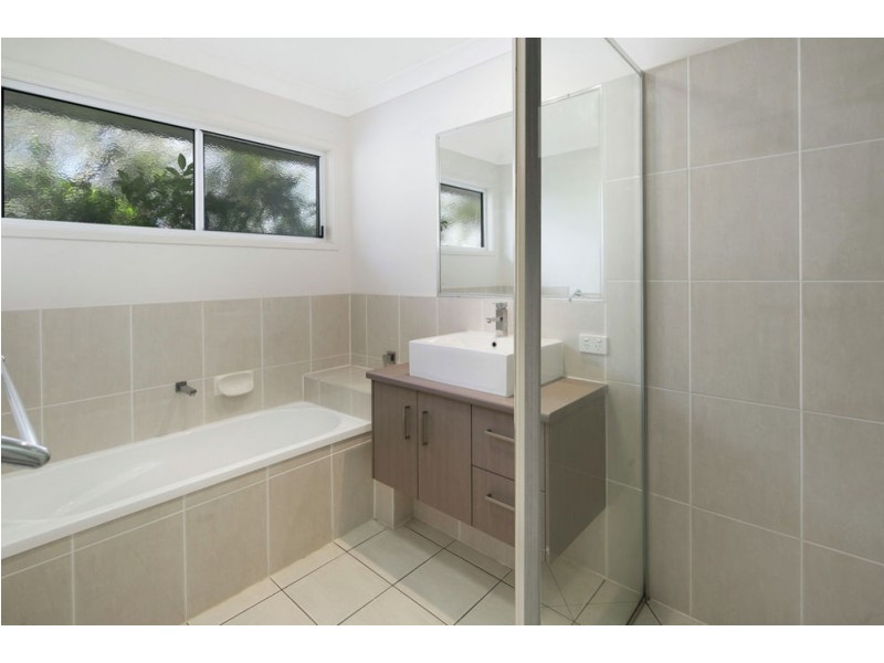 32 Wondall Road, Manly West QLD 4179