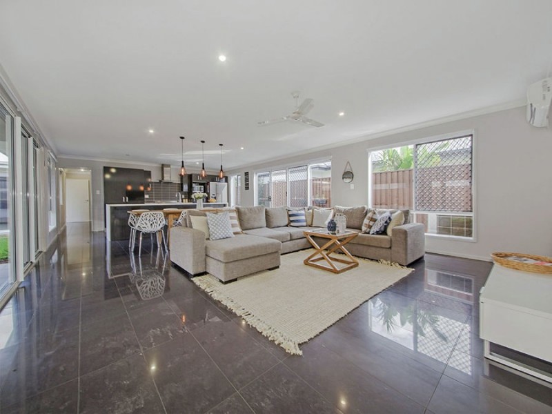 58 Feathertail Place, Wakerley QLD 4154