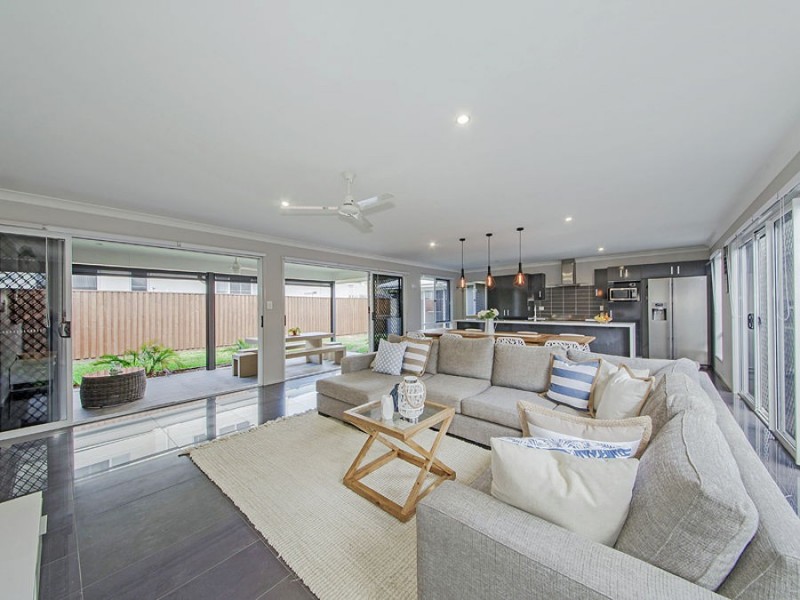 58 Feathertail Place, Wakerley QLD 4154