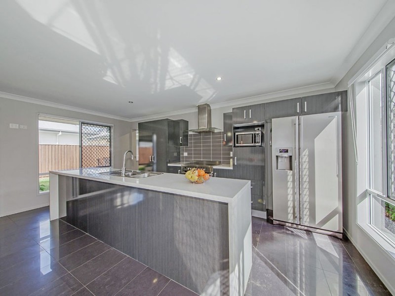 58 Feathertail Place, Wakerley QLD 4154