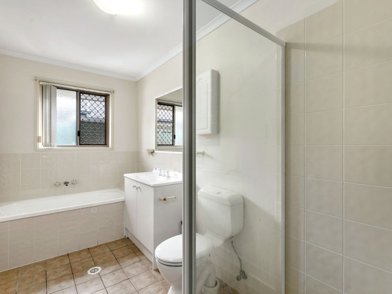 70 Evelyn Road, Wynnum West QLD 4178