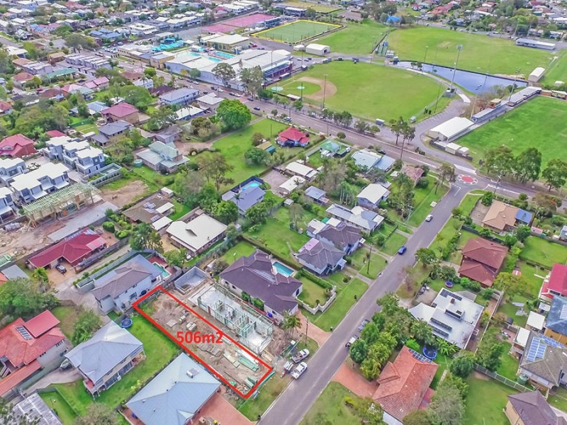 Thorne St, Carina QLD 4152