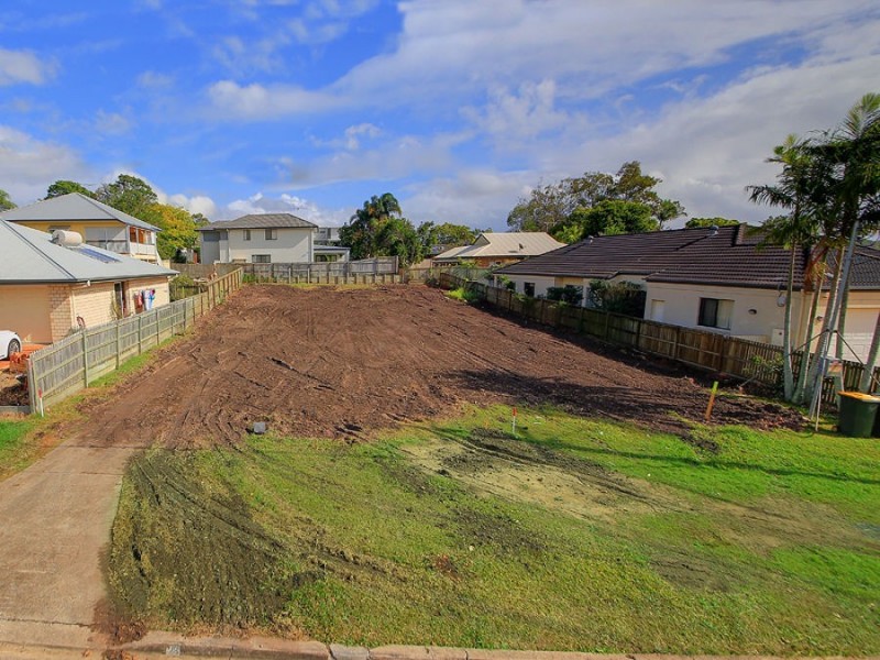 Thorne St, Carina QLD 4152