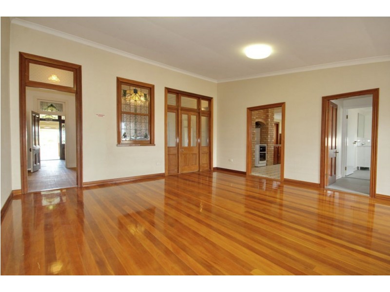 10 Preston Road, Wynnum QLD 4178
