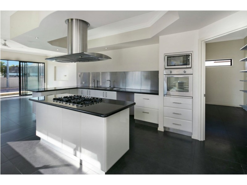 2324 Wynnum Rd, Wynnum QLD 4178