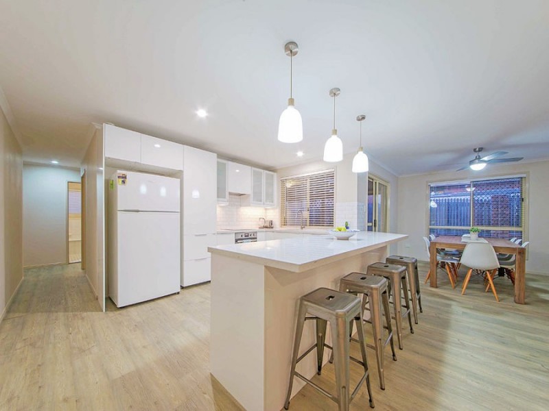 27 Teraglin Street, Manly West QLD 4179