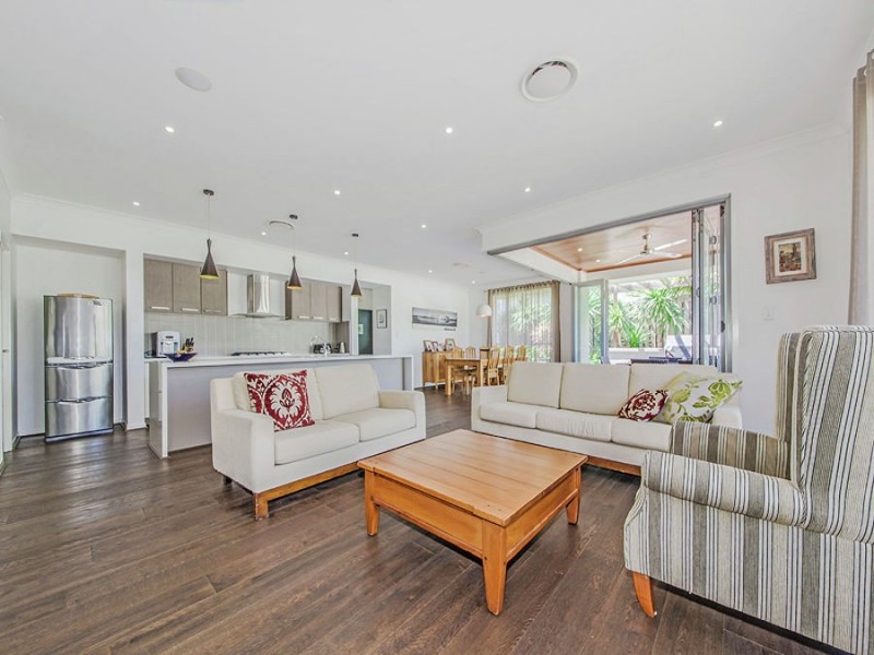 18 Clive Road, Birkdale QLD 4159