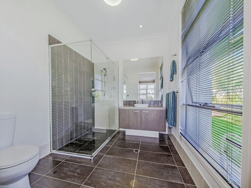 18 Clive Road, Birkdale QLD 4159