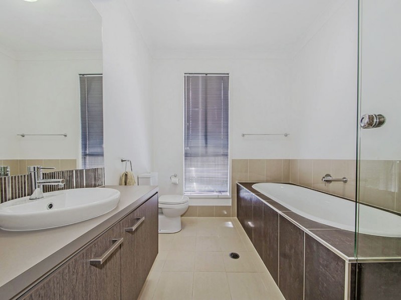 18 Clive Road, Birkdale QLD 4159